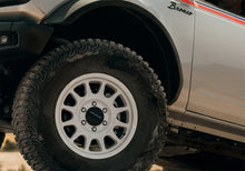 Load image into Gallery viewer, Ford Racing 21-23 Bronco (Excl Bronco Raptor) 17x8.5 Method Oxford White Wheel Kit